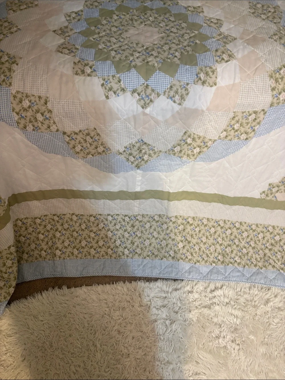 Classic Patchwork Quilt Bedspread in Cream, Sage & Blue